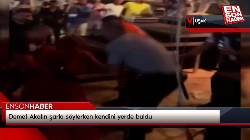 Demet Akalın müzik söylerken kendini yerde buldu